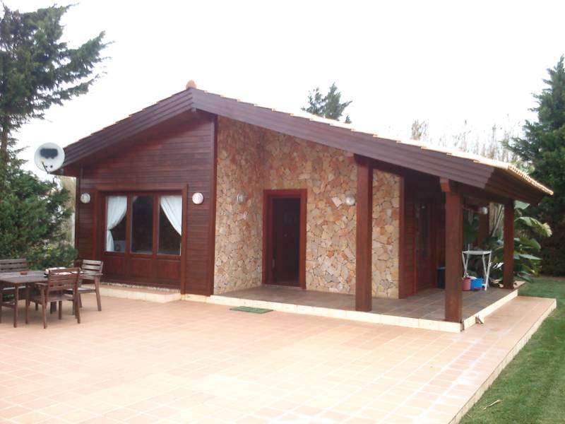 casa de madera con termitas